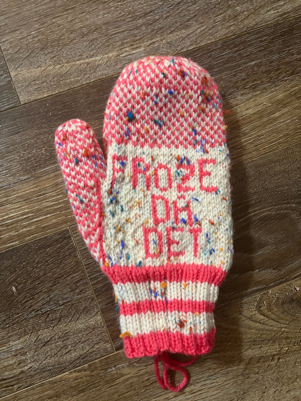 Froze Da Det Handmade Ladies Mittens - Pink/Grey