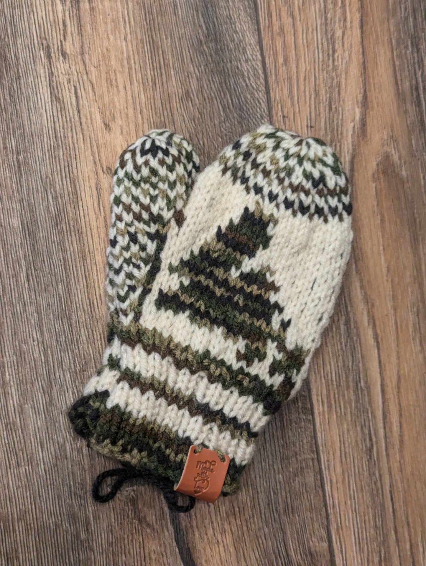 Child Newfoundland Map Green/Cream Mittens