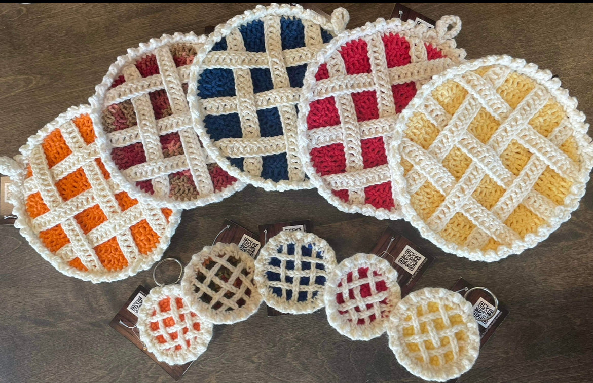 Crochet pie keychain