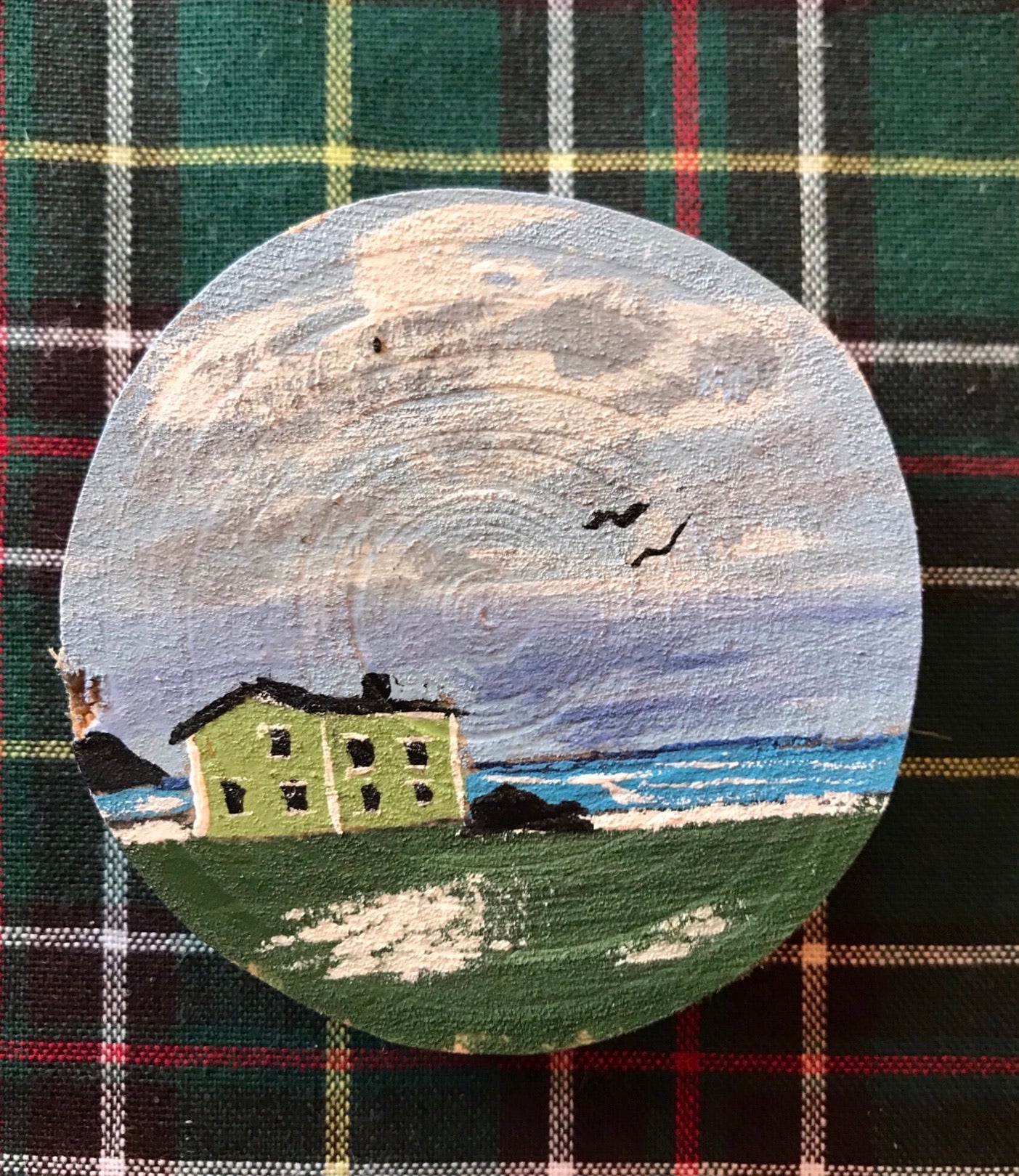 Hand painted wooden saltbox magnet