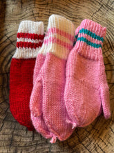 Load image into Gallery viewer, Girls Knitted Mittens