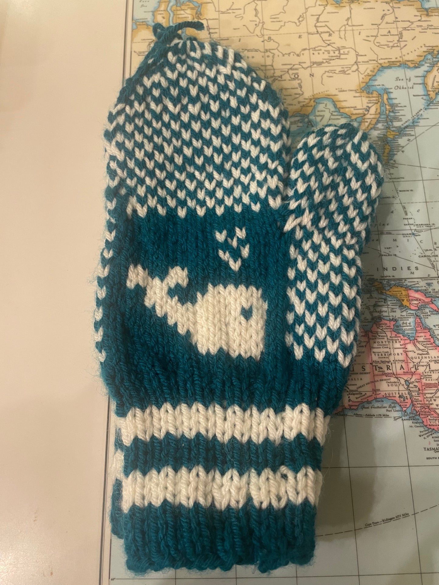 Knitted Handmade Whale Ladies Mittens- Green/Cream