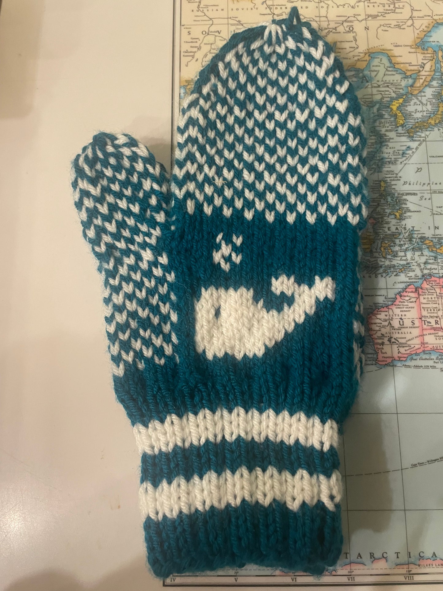Knitted Handmade Whale Ladies Mittens- Green/Cream
