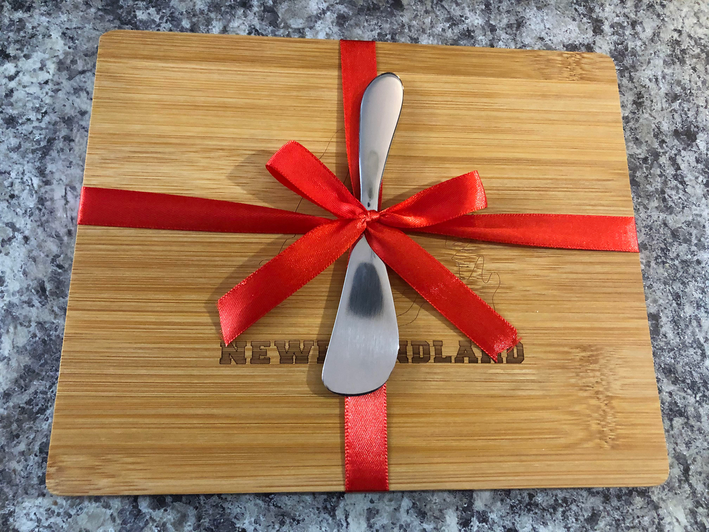 Newfoundland Cutting board Cheese board & Spreader Set