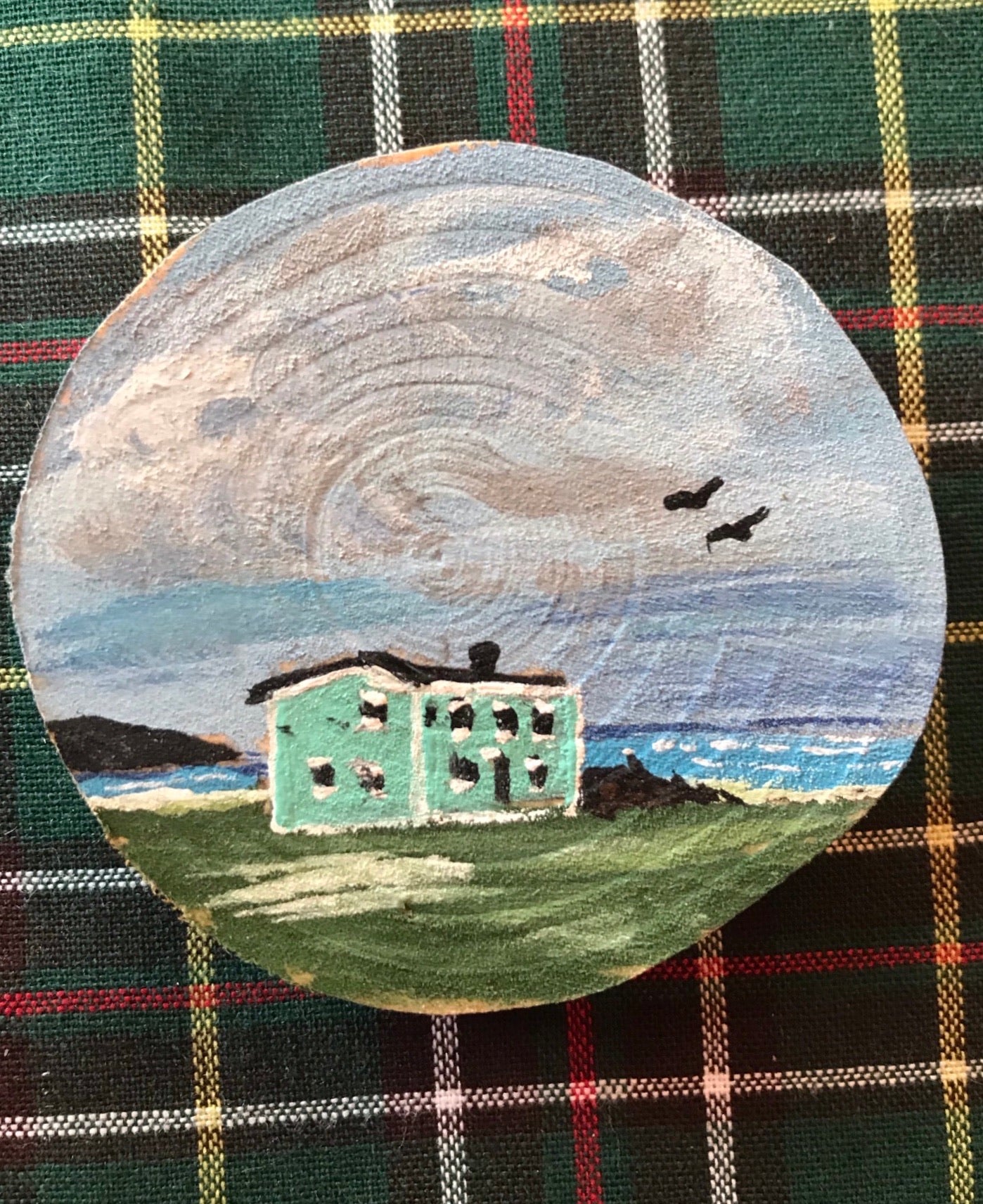 Hand painted wooden saltbox magnet