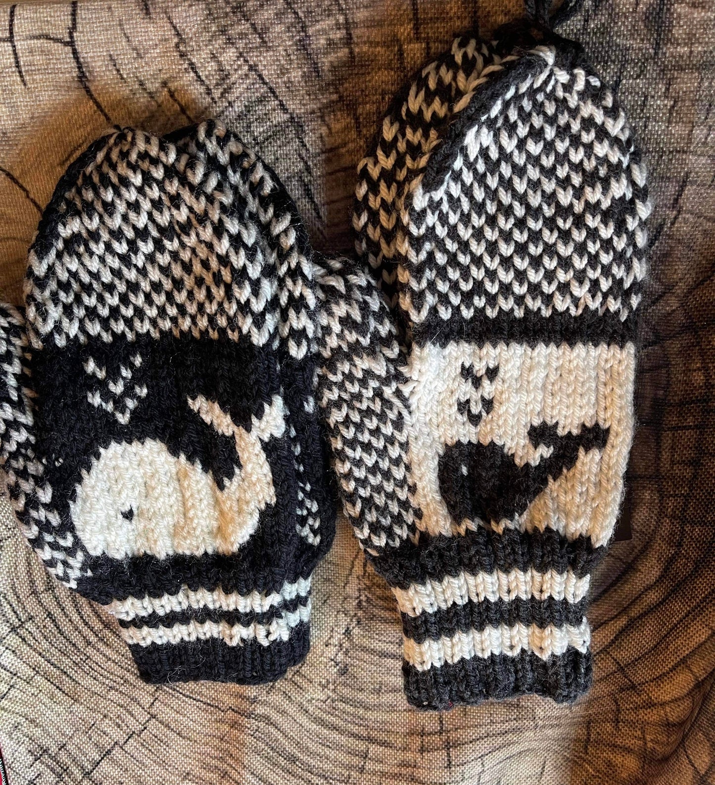 Ladies Whale Mittens